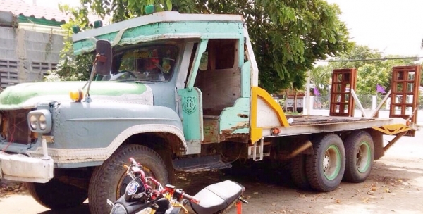 ISUZU TX 175 HP 6BG1 รถหัวยาวสิบล้อเพลาเดียว เทรลเลอร์ท้ายลาดมีหางพับไฮดรอลิกส์ขึ้นรถเกี่ยวข้าวและรถแบ็คโฮร PC 120 ได้เลยครับ เครื่องยนต์ 175 แรงมีใบคุมครบพร้อมแจ้งลงเล่ม เกียร์ร็อกแล้วครับ ภายในเก๋งคอนโซลสวยครบ พวงมาลัยเพาเวอร์ ช่วงล่างเพลาเดียวของมิตซูบ