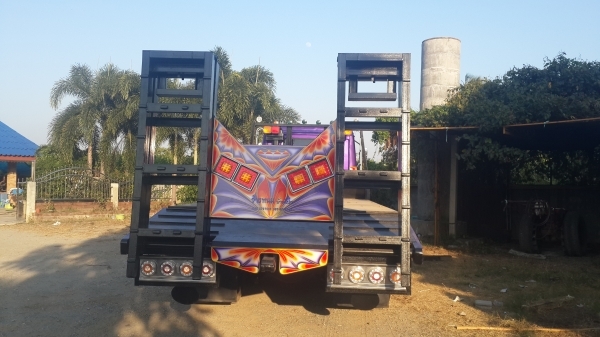 FUSO  517  ทำสีใหม่ บรรทุกรถเกี่ยวหรือ แม็กโค ก็ได้ เพลาเดียวครับ สนใจต่อรองราคาได้ครับ