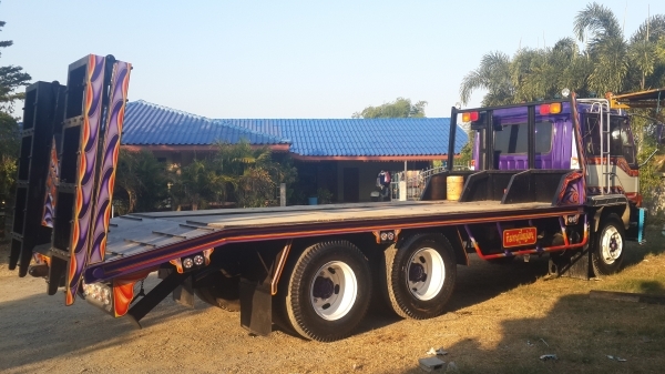 FUSO  517  ทำสีใหม่ บรรทุกรถเกี่ยวหรือ แม็กโค ก็ได้ เพลาเดียวครับ สนใจต่อรองราคาได้ครับ