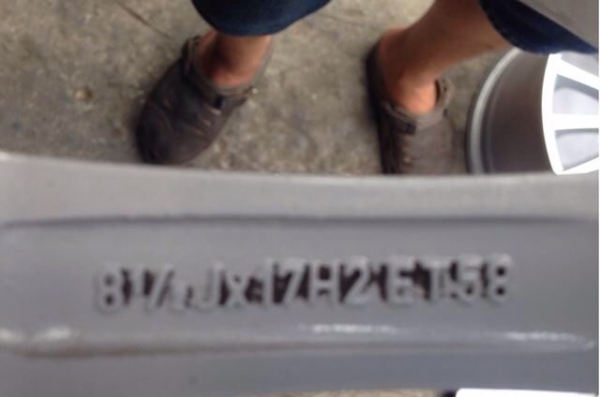 ล้อแท้ Benz C-class W204 ขอบ17 หน้า 7.5 นิ้ว หลัง 8.5 ฝาครบๆ