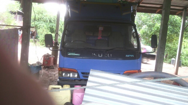 หกล้อ อีซูซุ NPR130แรง ปี45 สภาพดีพร้อมใช้งาน ทะเบียนพร้อมโอน