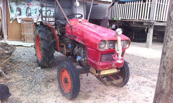 ขาย35000 คูโบต้า26แรง เพลาเดียว สีไม่สวยแต่ใชงานได้ดี