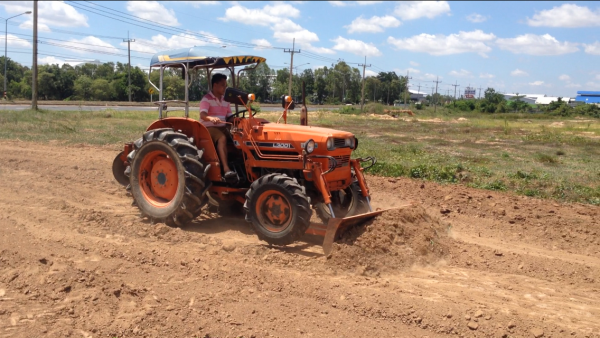 ขาย KUBOTA L3001-4x4 -2 เพลา (ราคา 125,0000 บาท) (ภาพวีดีโอ) เครื่องดี 4 สูบ ยางสภาพ90\% หน้า-หลัง ใ