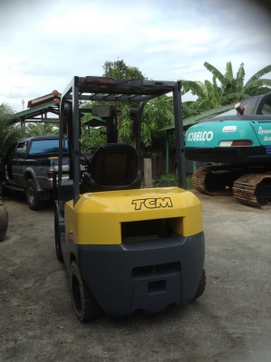 +++ ขายโฟล์คลิฟท์  T.C.M. FD25  (รุ่นใหม่)  T3   ขนาด  2.5  ตัน   เครื่องยนต์ดีเซล  เสา 3  เมตร  เกียร์ออโตเมติค  ยางตัน  รับประกันเครื่อง + เกียร์  3  เดือน