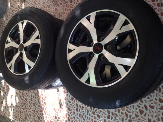 ขายล้อแม็กพร้อมยาง VigoTRD 16 พร้อมยาง bridgestone 215/65/16 ปี 13 ขายล้อแม็กพร้อมยาง VigoTRD 16 พร้อมยาง bridgestone 215/65/16 ปี 13