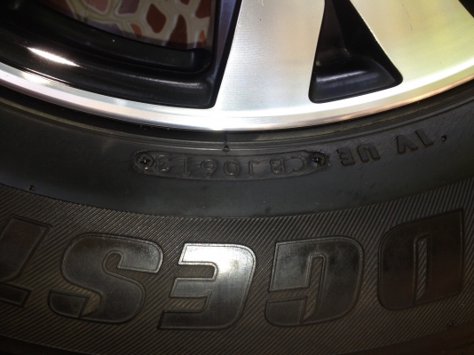 ขายล้อแม็กพร้อมยาง VigoTRD 16 พร้อมยาง bridgestone 215/65/16 ปี 13 ขายล้อแม็กพร้อมยาง VigoTRD 16 พร้อมยาง bridgestone 215/65/16 ปี 13