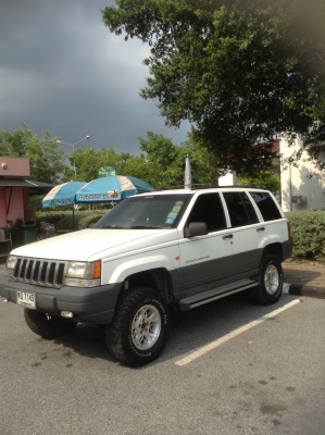 +++ ขายรถ JEEP GRAND CHEROKEE  เครื่องยนต์เบนซิน  ติดแก๊ส  เกียร์ออโตเมติค  ยกสูง  เครื่องดี  เกียร์ดี  ยาง BF31  สนใจ โทร. 081-659-7598  +++