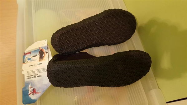 ขายรองเท้าสำหรับใส่เล่นเรือ เจ็ทสกี และกีฬาทางน้ำ