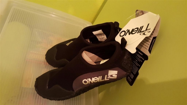 ขายรองเท้าสำหรับใส่เล่นเรือ เจ็ทสกี และกีฬาทางน้ำ