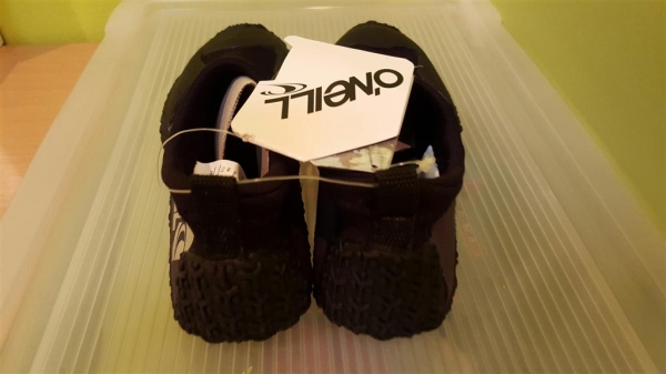 ขายรองเท้าสำหรับใส่เล่นเรือ เจ็ทสกี และกีฬาทางน้ำ