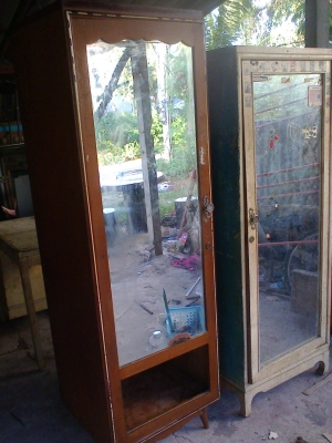 ตู้เสื้อผ้าไม้สัก 2  หลัง