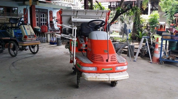 รถปลูกข้าวนั่งขับ HINOMOTO รุ่น HP-A45  ดำนา 4 แถว  พร้อมกล่องหยอดปุ๋ยด้านท้าย  เก่าญี่ปุ่น สภาพสวย