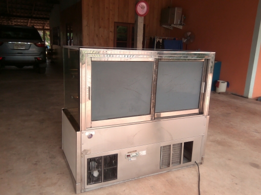 ขาย15,000บาท ตู้โชว์เค้ก แอร์เย็นปกติ พร้อมใช้งาน
