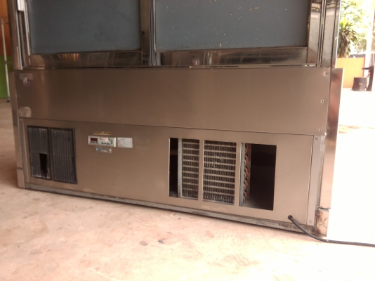 ขาย15,000บาท ตู้โชว์เค้ก แอร์เย็นปกติ พร้อมใช้งาน