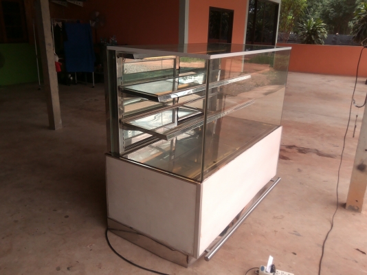 ขาย15,000บาท ตู้โชว์เค้ก แอร์เย็นปกติ พร้อมใช้งาน