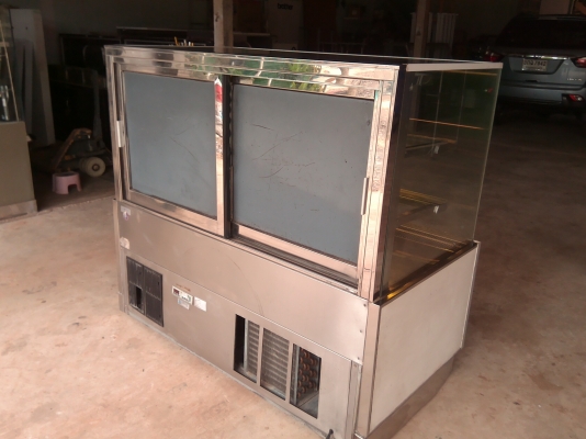 ขาย15,000บาท ตู้โชว์เค้ก แอร์เย็นปกติ พร้อมใช้งาน