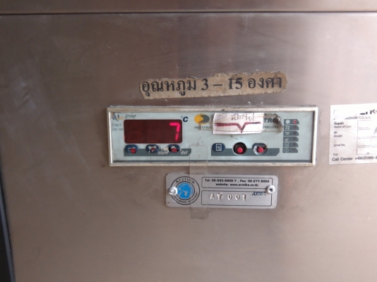 ขาย15,000บาท ตู้โชว์เค้ก แอร์เย็นปกติ พร้อมใช้งาน