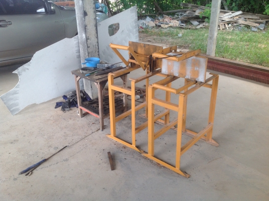 ขายเครื่องอัดอิฐบล็อกระบบไฮดรอลิก 4 ก้อน มือสองสภาพดีมาก