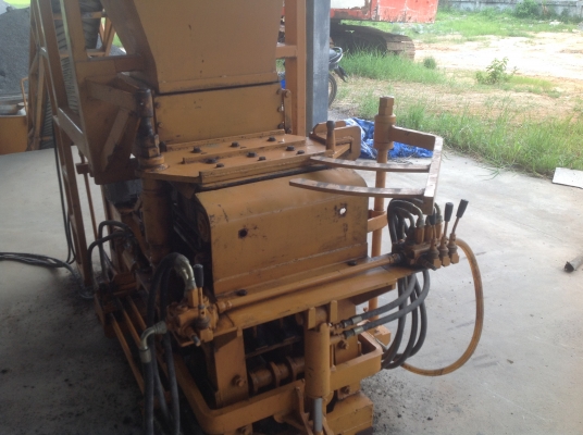 ขายเครื่องอัดอิฐบล็อกระบบไฮดรอลิก 4 ก้อน มือสองสภาพดีมาก