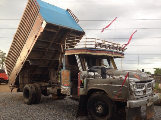 หกล้อดั้มเกษตร