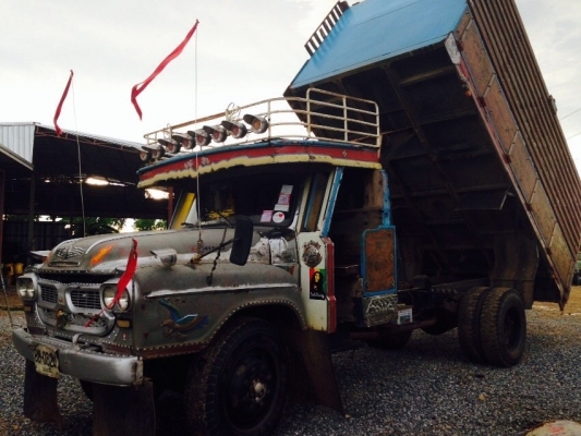 หกล้อดั้มเกษตร