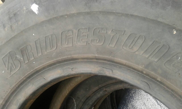 ยางรถตัก (ยางหล่อ+ยางเก่า) 20.5 ขอบ25 สภาพสวยครับ ยางรถตัก (ยางหล่อ+ยางเก่า) 20.5 ขอบ25 สภาพสวยครับ