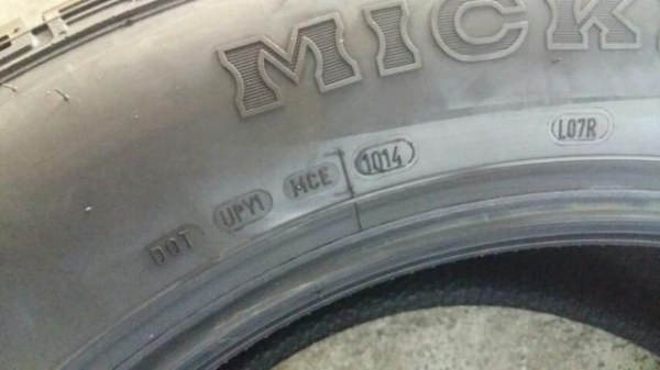 ขายยางใหม่  MICKEY THOMPSON M/T 275/55-20 เส้นละ 8500