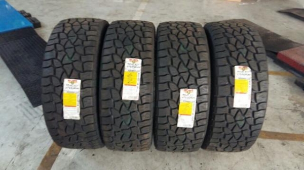 ขายยางใหม่  MICKEY THOMPSON M/T 275/55-20 เส้นละ 8500