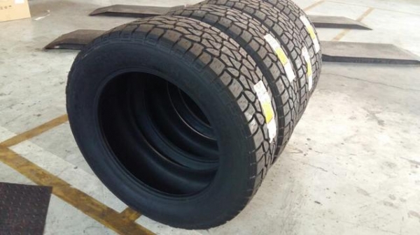 ขายยางใหม่  MICKEY THOMPSON M/T 275/55-20 เส้นละ 8500