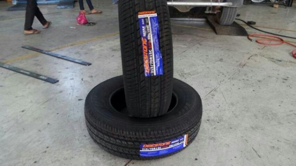 ขายยางใหม่ DEESTONE PAYAK R402 215-70-15 ราคาเส้นละ 2100