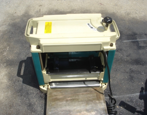 ขายเครื่องรีดไม้ยี่ห้อMAKITAรุ่น2012NB(ใบ12นิ้ว