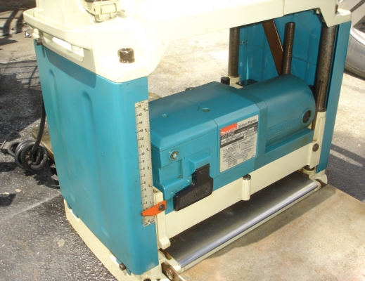 ขายเครื่องรีดไม้ยี่ห้อMAKITAรุ่น2012NB(ใบ12นิ้ว