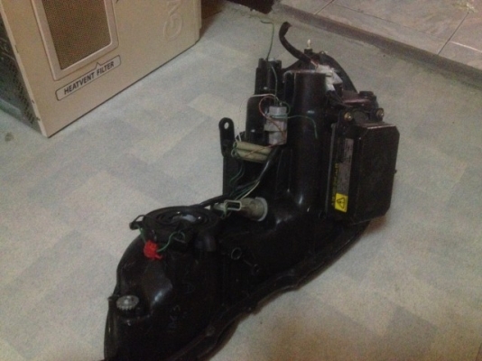 ไฟหน้าข้างขวา TOYOTA ARISTO LEXUS GS300 เป็นไฟซีน่อนของเก่าญี่ปุ่นสวยๆใสๆ