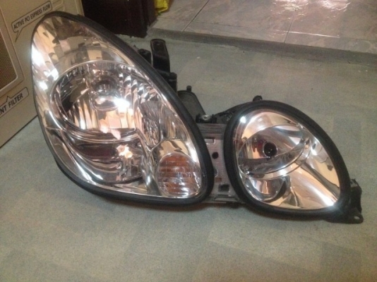 ไฟหน้าข้างขวา TOYOTA ARISTO LEXUS GS300 เป็นไฟซีน่อนของเก่าญี่ปุ่นสวยๆใสๆ