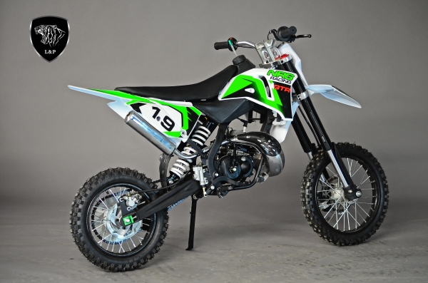 วิบาก ใหม่ล่าสุด 2 จังหวะ 50 CC ล้อ หน้า 14 หลัง 12 รถแข่ง รุ่น JACOB MINI โช็คหน้าหัวกลับ โช็คหลัง นิ่ม กระโดได้ ท่อเสียงรถสูตร เป็น ออโต้บิดแล้วไปเลย ขี่ง่าย ไม่ต้องเข้าเกียร์ ดิสเบรค หน้า หลัง เท่ สไตร์ รถสูตร สนาม ราคาโปรโมชั่น จาก 29000 ช่วงแนะนำเหลื