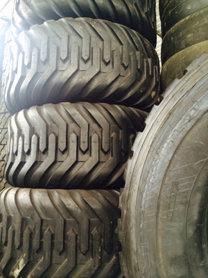 ยางใส่สารี่ลากจูง600/50R22.5  ราคาไม่แพง