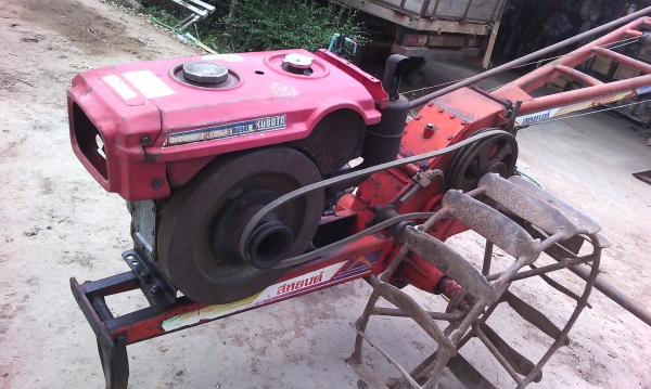 ขายครับ25000 เครื่องคูโบต้าET110  11แรงพร้อมโครงสหยนต์+ผานไถ+คราด เครื่องดีโคลงสหยนต์สวยพิมพ์นิยมครับ