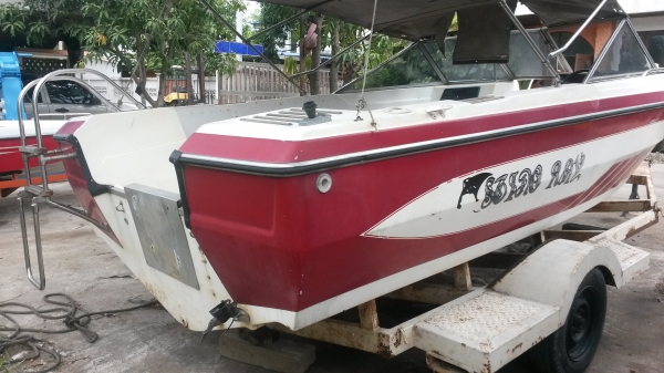 ขายเรือ18ฟุต กว้างวัดริมนอก210 ซ.ม ไม่มีรั่วไม่มีแตกแต่จอดนานพร้อมเทเลอร์ไม่มีเครื่อง ขาย 85000 บาทครับ