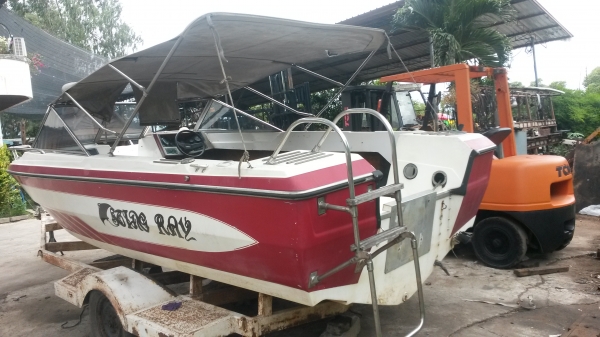 ขายเรือ18ฟุต กว้างวัดริมนอก210 ซ.ม ไม่มีรั่วไม่มีแตกแต่จอดนานพร้อมเทเลอร์ไม่มีเครื่อง ขาย 85000 บาทครับ
