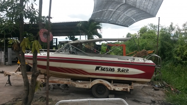 ขายเรือ18ฟุต กว้างวัดริมนอก210 ซ.ม ไม่มีรั่วไม่มีแตกแต่จอดนานพร้อมเทเลอร์ไม่มีเครื่อง ขาย 85000 บาทครับ