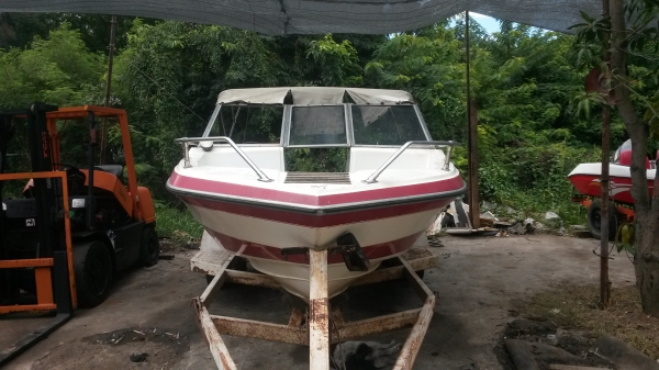 ขายเรือ18ฟุต กว้างวัดริมนอก210 ซ.ม ไม่มีรั่วไม่มีแตกแต่จอดนานพร้อมเทเลอร์ไม่มีเครื่อง ขาย 85000 บาทครับ