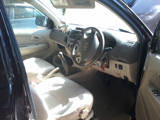 ขายด่วนครับ TOYOTA VIGO D4D 3000 G รถสวยครับ (ขาดกล่องคุมเครื่อง 2 กล่อง)