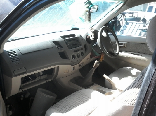 ขายด่วนครับ TOYOTA VIGO D4D 3000 G รถสวยครับ (ขาดกล่องคุมเครื่อง 2 กล่อง)