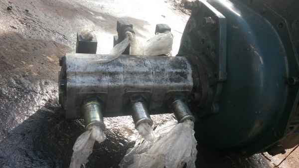 ขายเครื่องคูโบต้า3สูบ พร้อมปั๊ม3ตอน ถอดจากแมคโคร ขาย 11000 บาทครับ