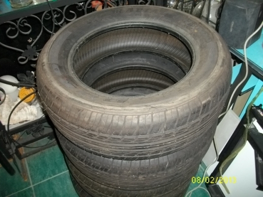 ยาง215/60/16 สภาพใหม่ไม่ได้ใช้ครับขายทิ้งสี่เส้น4000ครับ