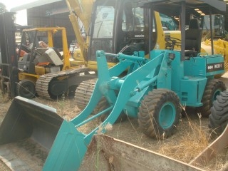 ละอองดาวแทรคเตอร์ ขาย รถตักล้อยาง ยี่หัอ KOMATSU WA30-1  มือสองจากญี่ปุ่นสภาพดีราคาถูก