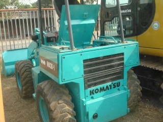 ละอองดาวแทรคเตอร์ ขาย รถตักล้อยาง ยี่หัอ KOMATSU WA30-1  มือสองจากญี่ปุ่นสภาพดีราคาถูก