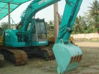 ละอองดาวแทรคเตอร์ ขายรถแบคโฮยี่หัอ KOBELCO SK200SR