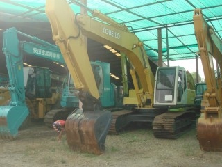 ละอองดาวแทรคเตอร์ ขายรถแบคโฮยี่หัอ KOBELCO SK220LC-3