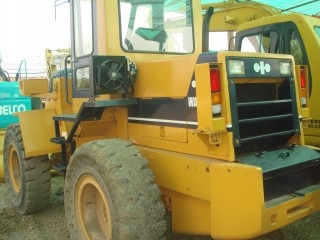 ละอองดาวแทรคเตอร์ ขายรถตักล้อยางยี่หัอ KOMATSU WA150-1